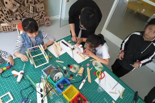 貝樂計(jì)畫少兒美術(shù)加盟支持有哪些？